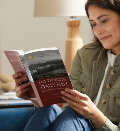 NASB Life Principles Daily Bible